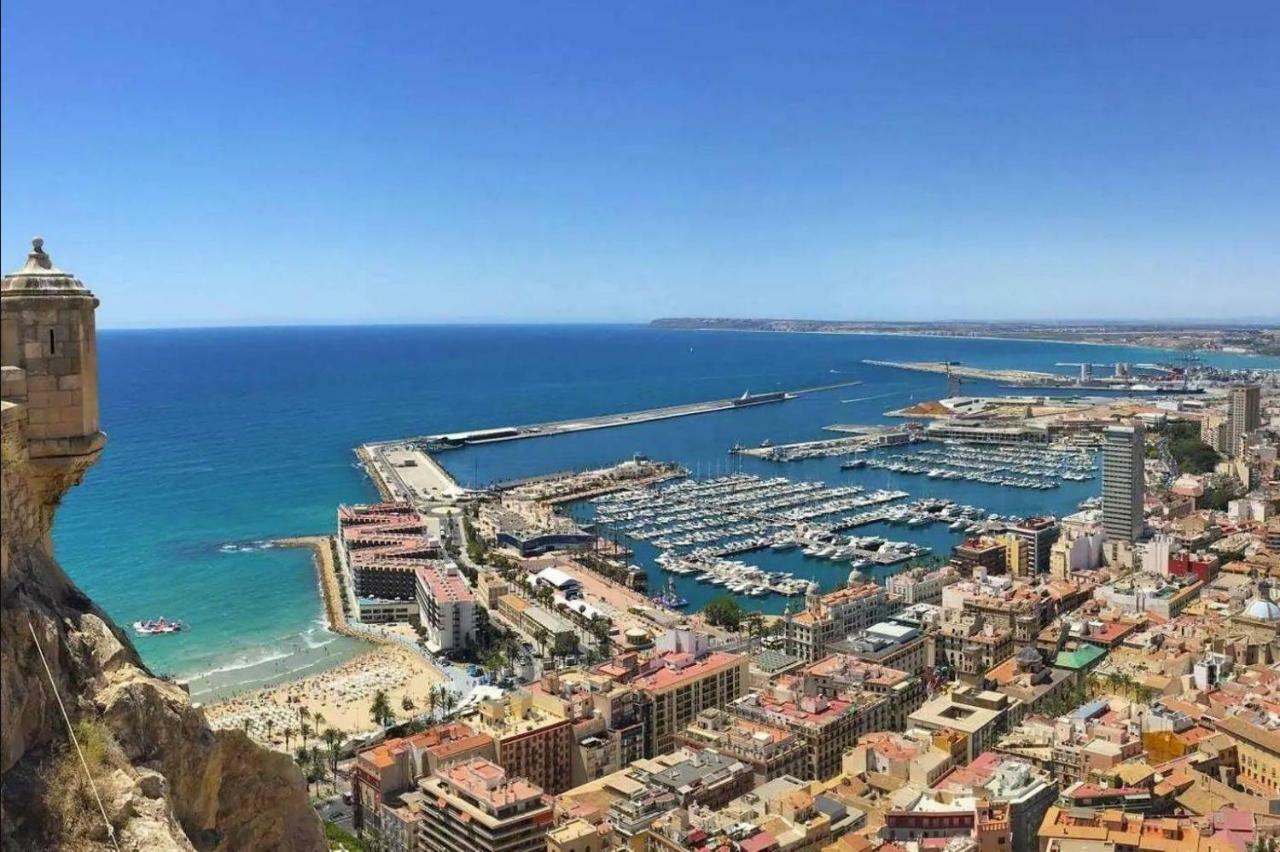 Atico Con Terraza En El Centro De Alicante Apartment Exterior photo